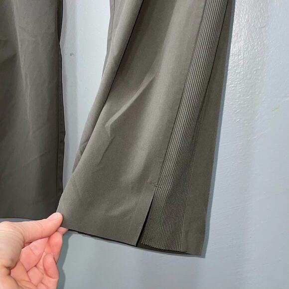 Athleta Size 18 Green Brooklyn Ankle Pants Lightweight Travel Casual Athleisure - Picture 3 of 15